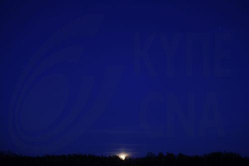 epa12927336 The full Moon rises in Sabile, Latvia, 01 May 2026.  EPA/Toms Kalnins