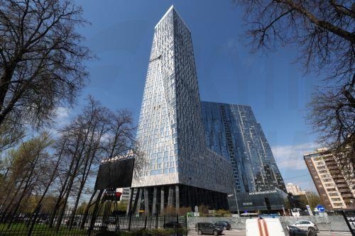 epa12931513 A damaged apartment building following a Ukrainian drone strike in Moscow, Russia, 04 May 2026. Moscow Mayor Sergei Sobyanin said a Ukrainian drone fell into an apartment building in Moscow, no casualties were reported.  EPA/MAXIM SHIPENKOV