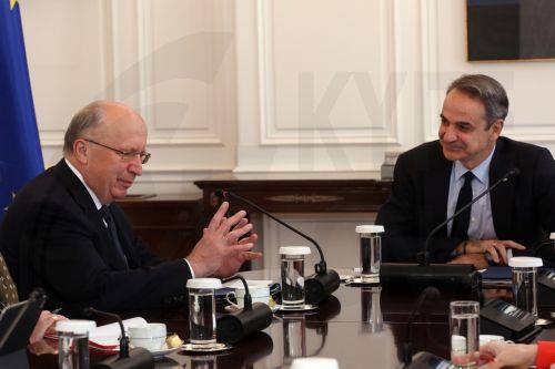 epa12931584 Greek Prime Minister Kyriakos Mitsotakis (R) talks with European Commissioner for Defence and Space Andrius Kubilius (L) during their meeting in Athens, Greece, 04 May 2026.  EPA/ORESTIS PANAGIOTOU