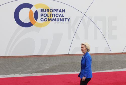 epa12931739 President of the European Commission Ursula von der Leyen arrives for a meeting of the European Political Community in Yerevan, Armenia, 04 May 2026. The summit is taking place in the Armenian capital, with topics including European security in the context of economics and energy.  EPA/HAYK BAGHDASARYAN