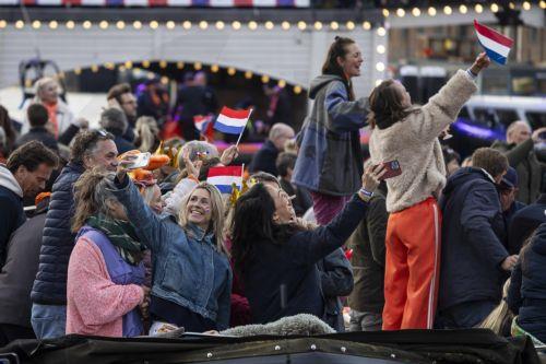 epa12934828 The audience gathers before the May 5 concert on the Amstel at Royal Theatre Carré in Amsterdam, the Netherlands, 05 May 2026. The concert traditionally marks the conclusion of the National Liberation Celebration.  EPA/RAMON VAN FLYMEN