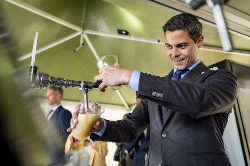 epaselect epa12934666 Dutch Prime Minister Rob Jetten taps a beer at the Utrecht Liberation Festival in Utrecht, the Netherlands, 05 May 2026. Liberation Day is celebrated across the country with festivals marking the Netherlands’ liberation from Nazi occupation in 1945.  EPA/FREEK VAN DEN BERGH