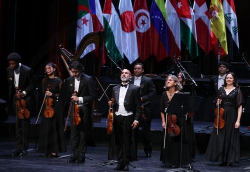 epa12935039 Venezuelan conductor Boris Alexander Paredes Alzolay (C) leads the Orchestre baroque Simon Bolivar during the 15th International Cultural Festival of Symphonic Music at the Algiers Opera in Algiers, Algeria, 5 May 2026. The festival runs from 30 April to 7 May and features 21 participating countries with the Czech Republic serving as the guest...