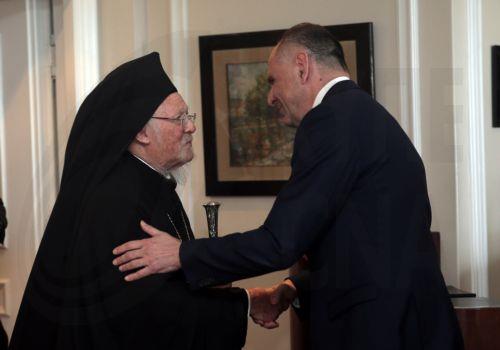 Ο υπουργός Εξωτερικών Γιώργος Γεραπετρίτης υποδέχεται τον Οικουμενικό Πατριάρχη Βαρθολομαίου στο επίσημο γεύμα που διοργανώνει το ΥΠΕΞ προς τιμήν του, σε κεντρικό ξενοδοχείο της Αθήνας, Πέμπτη 7 Μαΐου 2026. Ο Αρχιεπίσκοπος Κωνσταντινουπόλεως, Νέας Ρώμης και Οικουμενικός Πατριάρχης κκ. Βαρθολομαίος βρίσκεται σε πολυήμερη επίσκεψη στην Αθήνα από τη Δευτέρα 4...