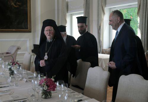 Ο υπουργός Εξωτερικών Γιώργος Γεραπετρίτης υποδέχεται τον Οικουμενικό Πατριάρχη Βαρθολομαίου στο επίσημο γεύμα που διοργανώνει το ΥΠΕΞ προς τιμήν του, σε κεντρικό ξενοδοχείο της Αθήνας, Πέμπτη 7 Μαΐου 2026. Ο Αρχιεπίσκοπος Κωνσταντινουπόλεως, Νέας Ρώμης και Οικουμενικός Πατριάρχης κκ. Βαρθολομαίος βρίσκεται σε πολυήμερη επίσκεψη στην Αθήνα από τη Δευτέρα 4...