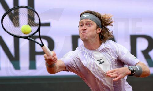 epa12947040 Andrey Rublev of Russia in action during his men’s singles round of 32 match against Alejandro Davidovich Fokina of Spain at the Italian Open tennis tournament in Rome, Italy, 11 May 2026.  EPA/ETTORE FERRARI