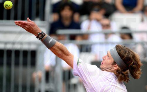 epa12947044 Andrey Rublev of Russia in action during his men’s singles round of 32 match against Alejandro Davidovich Fokina of Spain at the Italian Open tennis tournament in Rome, Italy, 11 May 2026.  EPA/ETTORE FERRARI