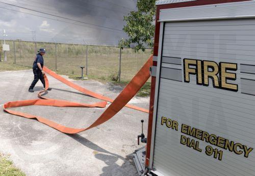 epa12947910 Firefighters battle a wildfire in the Everglades near Pembroke Pines, Florida, United States, 11 May 2026. Florida is facing an active wildfire season, with the Max Road Fire burning thousands of acres across parts of Broward and Miami-Dade counties and smoke affecting nearby communities.  EPA/CRISTOBAL HERRERA-ULASHKEVICH