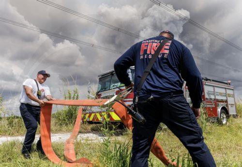 epa12947912 Firefighters battle a wildfire in the Everglades near Pembroke Pines, Florida, United States, 11 May 2026. Florida is facing an active wildfire season, with the Max Road Fire burning thousands of acres across parts of Broward and Miami-Dade counties and smoke affecting nearby communities.  EPA/CRISTOBAL HERRERA-ULASHKEVICH