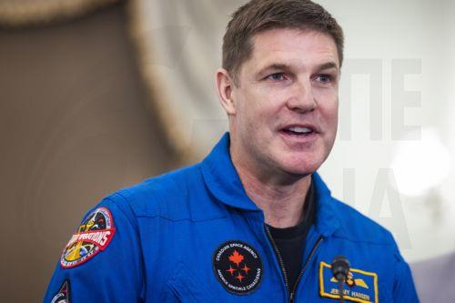 epa12950469 Artemis II Mission Specialist Jeremy Hansen  meets with US Senators in the Russell Senate Office Building in Washington, DC, USA, 12 May 2026. The four Artemis astronauts led NASA's first crewed space mission to orbit the moon in more than 50 years.  EPA/JIM LO SCALZO