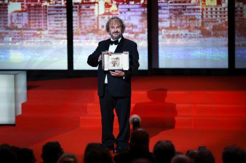 epa12951000 Peter Jackson receives his Honorary Palme d'Or onstage during the opening ceremony of the 79th annual Cannes Film Festival, in Cannes, France, 12 May 2026. The film festival runs from 12 to 23 May 2026.  EPA/CLEMENS BILAN