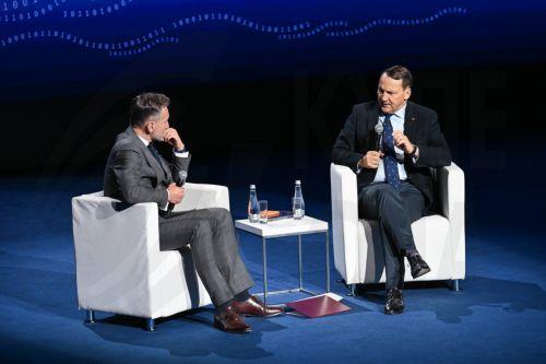 epa12952943 Polish Deputy Prime Minister, Minister of Foreign Affairs Radoslaw Sikorski (R) and journalist Piotr Krasko (L) at the inaugural conversation 'Europe on a strategic course - security, sovereignty and the future of economic cooperation' during the opening of the 12th International Maritime Congress at the Polish Theatre in Szczecin, north-western...