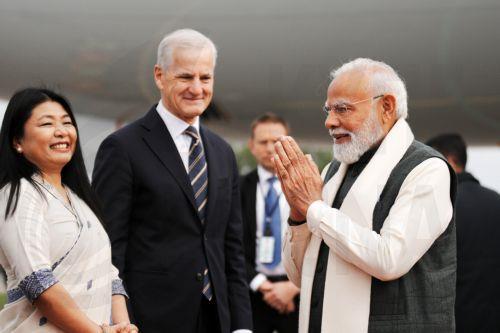 epa12969875 Norwegian Prime Minister Jonas Gahr Store (C) welcomes Indian Prime Minister Narendra Modi (R) at Oslo Gardermoen Airport, Norway, 18 May 2026.  EPA/Stian Lysberg Solum / POOL  NORWAY OUT