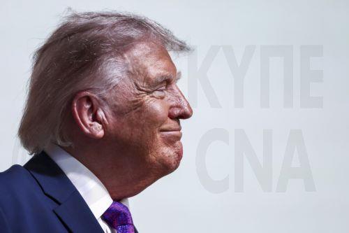 epa12972599 US President Donald Trump delivers remarks at a healthcare affordability event in the Eisenhower Executive Office Building on the White House campus in Washington, DC, USA, 18 May 2026.  EPA/JIM LO SCALZO / POOL