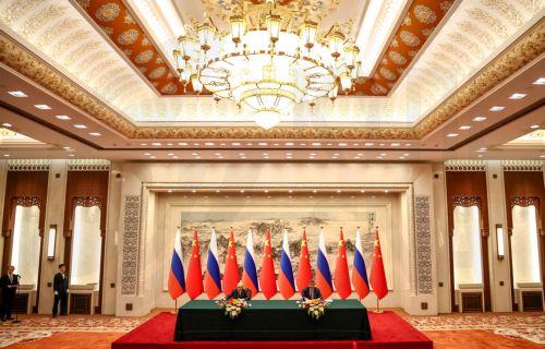epa12977160 Russian President Vladimir Putin (L) and Chinese President Xi Jinping attend a signing ceremony at the Great Hall of the People in Beijing, China, 20 May 2026.  EPA/ALEXANDER KAZAKOV/KREMLIN / POOL MANDATORY CREDIT