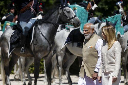 epa12977237 Italian Prime Minister Giorgia Meloni (R) welcomes Indian Prime Minister Narendra Modi prior to a meeting at Villa Pamphili in Rome, Italy, 20 May 2026.  EPA/ANGELO CARCONI