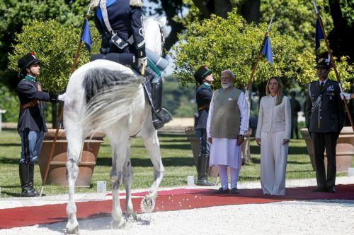 epa12977242 Italian Prime Minister Giorgia Meloni welcomes Indian Prime Minister Narendra Modi prior to a meeting at Villa Pamphili in Rome, Italy, 20 May 2026.  EPA/ANGELO CARCONI