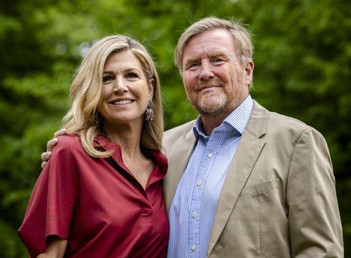 epa12981001 Dutch Queen Maxima (L) and King Willem-Alexander (R) pose during the traditional royal family photo session in the Dutch Garden in Clingendael Park in The Hague, The Netherlands, 21 May 2026.  EPA/REMKO DE WAAL