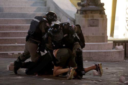epa12988448 Riot police officers detain a protester after a mass student-led anti-government rally in Belgrade, Serbia, 23 May 2026. Thousands gathered to ramp up pressure on the government and demand early parliamentary elections. The political movement originally erupted across the country following the November 2024 canopy collapse at the Novi Sad...