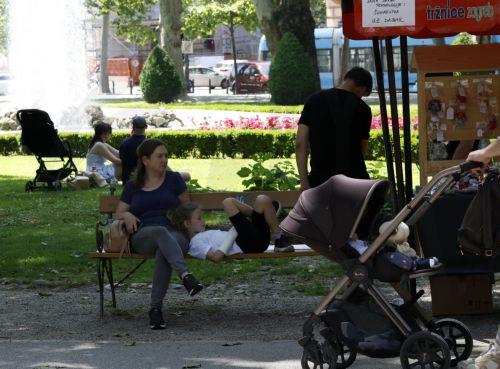 epa12992648 Citizens relax in the shade in downtown Zagreb, Croatia, 25 May 2026. Reports state that in recent days Croatia and Zagreb have recorded unusually high temperatures for this time of year, exceeding 30 degrees Celsius. Europe is bracing for a heatwave, as forecasters predict temperatures are expected to climb above 30 degrees Celsius. ...