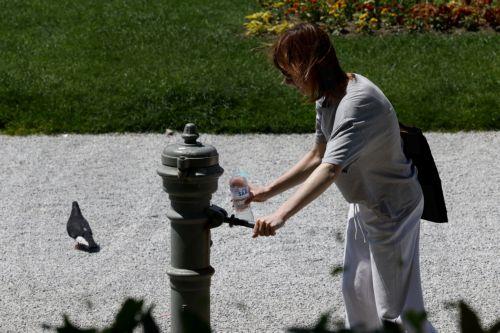 epa12992651 A woman fills a bottle with water in downtown Zagreb, Croatia, 25 May 2026. Reports state that in recent days Croatia and Zagreb have recorded unusually high temperatures for this time of year, exceeding 30 degrees Celsius. Europe is bracing for a heatwave, as forecasters predict temperatures are expected to climb above 30 degrees Celsius. ...