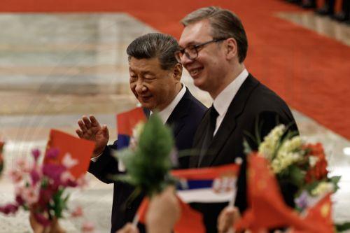 epa12992712 Chinese President Xi Jinping (L) and Serbian President Aleksandar Vucic (R) attend a welcoming ceremony at the Great Hall of the People in Beijing, China, 25 May 2026.  EPA/TINGSHU WANG / POOL