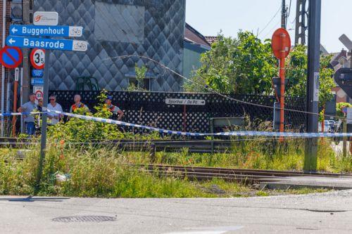 epa12994701 A cordoned off area at the scene of a collision between a train and a school minibus at a railroad crossing in Buggenhout, Belgium, 26 May 2026. According to statements from Belgian Mobility Minister Jean-Luc Crucke and local authorities, four people, including two children, were confirmed dead and several others seriously injured following a...