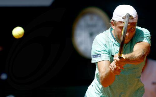 epa12994972 Alexandre Mueller of France hits a backhand during his Men's 1st round match against Stefanos Tsitsipas of Greece at the French Open Grand Slam tennis tournament at Roland Garros in Paris, France, 26 May 2026.  EPA/YOAN VALAT