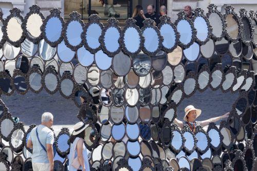 epa12997815 People look at an art installation by Portuguese artist Joana Vasconcelos titled 'I'll Be Your Mirror' during a heatwave in Rome, Italy, 27 May 2026.  EPA/FABIO FRUSTACI