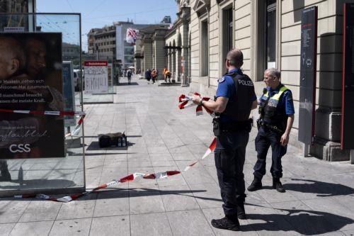epa12999749 Police officers remove barrier tape at the scene of a stabbing incident at the railway station in Winterthur, Switzerland, 28 May 2026. According to the Zurich regional police, a 31-year-old Swiss national stabbed and injured three people at the station. The suspected perpetrator was arrested on-site, and the victims were taken to the hospital....