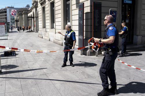 epa12999750 Police officers remove barrier tape at the scene of a stabbing incident at the railway station in Winterthur, Switzerland, 28 May 2026. According to the Zurich regional police, a 31-year-old Swiss national stabbed and injured three people at the station. The suspected perpetrator was arrested on-site, and the victims were taken to the hospital....