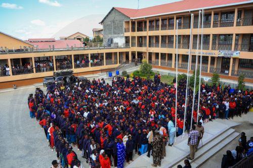 epa12999935 Students and parents gather at Utumishi Girls Academy following a deadly fire in Nakuru, 120 kilometers northwest of Nairobi, Kenya, 28 May 2026. At least 16 students were killed in a fire in the school dormitory overnight, according to police and government officials.  EPA/STRINGER