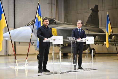epa12999951 Ukrainian President Volodymyr Zelensky (L) and Swedish Prime Minister Ulf Kristersson give a joint news conference at the F16 air flotilla in Uppsala, Sweden, 28 May 2026. Sweden is donating 16 Gripen aircraft to Ukraine. Furthermore, Ukraine is to purchase up to 20 planes of the new Gripen E/F model, according to the Swedish government. ...