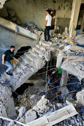 epa12999970 People inspect the damage inside a building following an Israeli airstrike in the southern coastal city of Sidon, Lebanon, 28 May 2026. At least four people were killed and several others injured in the attack. On 27 May, Israel had designated all regions south of the Zahrani River in Lebanon, roughly 40km from the border, including Tyre, as...
