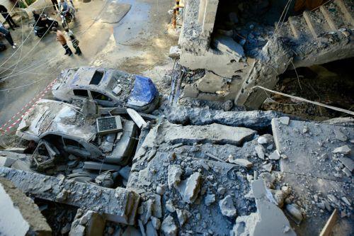 epa12999972 Damage at a building following an Israeli airstrike in the southern coastal city of Sidon, Lebanon, 28 May 2026. At least four people were killed and several others injured in the attack. On 27 May, Israel had designated all regions south of the Zahrani River in Lebanon, roughly 40km from the border, including Tyre, as 'combat zones' and ordered...