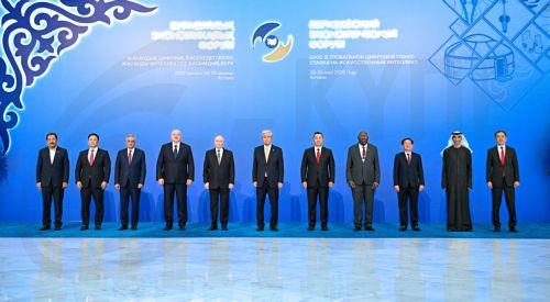 epa13000902 (L-R) Iranian Minister of Industry, Mines, and Trade Seyed Mohammad Atabak, Mongolian Deputy Prime Minister Nyamtaishiryn Nomtoibayar, Armenian Deputy Prime Minister Mher Grigoryan, Belarusian President Alexander Lukashenko, Russian President Vladimir Putin, Kazakh President Kassym-Jomart Tokayev, Kyrgyz President Sadyr Japarov, Cuban Vice...