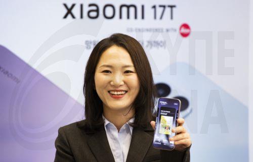 epa13001664 Xiaomi Korea president Summer Peng poses for photographers during the launching event of Xiaomi's new smart phone '17 T' at the Xiaomi store in Seoul, South Korea, 29 May 2026.  EPA/JEON HEON-KYUN