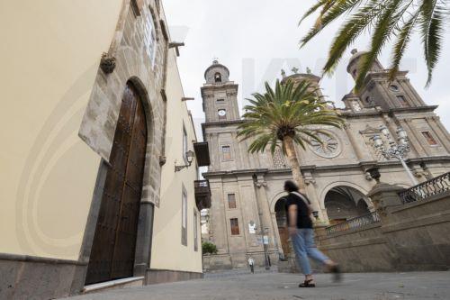 epa13001714 A person walks near the Episcopal Palace (L) and the Saint Anne Cathedral (R) in Las Palmas de Gran Canaria, Canary Islands, Spain, 29 May 2026. The Episcopal Palace holds the headquarters of the regional diocese which Pope Leo XIV will stay during his visit to the island on 11 June 2026.  EPA/QUIQUE CURBELO