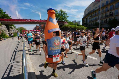 epa13004210 Runners compete in the Stockholm marathon in Stockholm, Sweden, 30 May 2026.  EPA/Magnus Lejhall  SWEDEN OUT