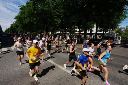 epa13004213 Runners compete in the Stockholm marathon in Stockholm, Sweden, 30 May 2026.  EPA/Magnus Lejhall  SWEDEN OUT