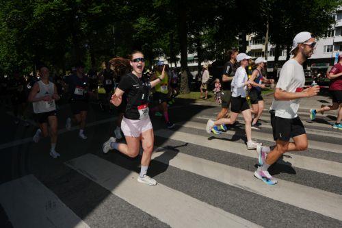 epa13004215 Runners compete in the Stockholm marathon in Stockholm, Sweden, 30 May 2026.  EPA/Magnus Lejhall  SWEDEN OUT