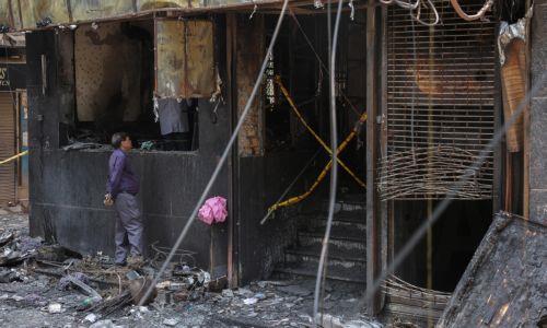 epa13012786 An Indian official is seen of fire in a hotel in New Delhi, India, 03 June 2026. According to authorities, at least 21 people have died and several others have been seriously injured following a fire in a hotel in the Malviya Nagar area of New Delhi.  EPA/RAJAT GUPTA