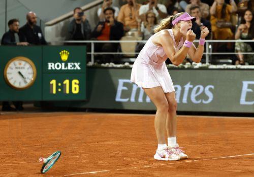 epa13015833 Mirra Andreeva of Russia celebrates winning her Women's semifinal match against Marta Kostyuk of Ukraine at the French Open Grand Slam tennis tournament at Roland Garros in Paris, France, 04 June 2026.  EPA/YOAN VALAT