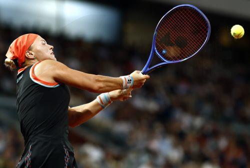 epa13016020 Diana Shnaider of Russia during her Women's semifinal match against Maja Chwalinska of Poland at the French Open Grand Slam tennis tournament at Roland Garros in Paris, France, 04 June 2026.  EPA/YOAN VALAT