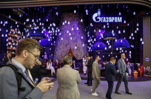 epa13017477 Participants attend the St. Petersburg International Economic Forum (SPIEF) in St. Petersburg, Russia, 05 June 2026. The 29th St. Petersburg International Economic Forum runs from 03 to 06 June 2026.  EPA/ANATOLY MALTSEV