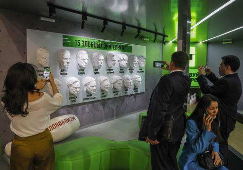 epa13017478 Participants take photos of masks of European and US leaders on the 'Russia Today' (RT) TV company's corner during the St. Petersburg International Economic Forum (SPIEF) in St. Petersburg, Russia, 05 June 2026. The 29th St. Petersburg International Economic Forum runs from 03 to 06 June 2026.  EPA/ANATOLY MALTSEV