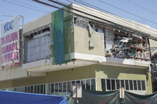 epa13023970 A damaged commercial building following an earthquake in General Santos City, southern Philippines, 08 June 2026. According to the Philippine Institute of Volcanology and Seismology (Phivolcs), a tsunami warning has been issued following a magnitude 7.8 earthquake with a depth of 33 kilometers that struck off the coast of Sarangani Province in...