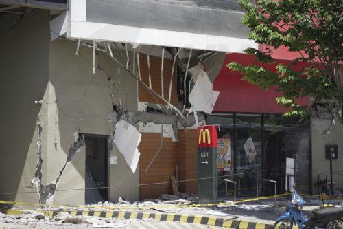 epa13023973 A damaged food establishment following an earthquake in General Santos City, southern Philippines, 08 June 2026. According to the Philippine Institute of Volcanology and Seismology (Phivolcs), a tsunami warning has been issued following a magnitude 7.8 earthquake with a depth of 33 kilometers that struck off the coast of Sarangani Province in...