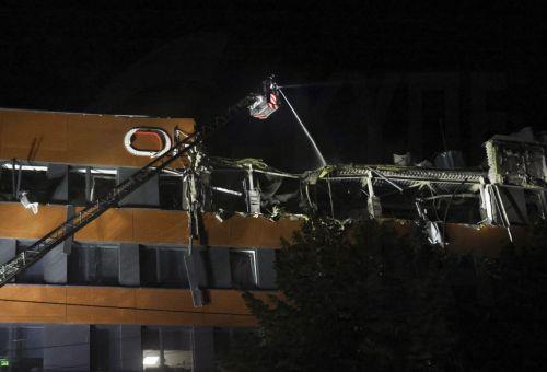 epa13025587 Ukrainian rescuers work at the site of a Russian strike on a residential area in Kharkiv, Ukraine, 09 June 2026, amid the ongoing Russian invasion. At least three people were killed and 18 injured, including two children, as Russia attacked Kharkiv and the region, according to the State Emergency Service.  EPA/SERGEY KOZLOV