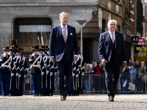 epa13025670 Dutch King Willem-Alexander (L) and German Federal President Frank-Walter Steinmeier (R) inspect the guard of honour during the reception on Dam Square in Amsterdam, The Netherlands, 09 June 2026. Steinmeier is on a three-day state visit to the Netherlands.  EPA/Remko de Waal